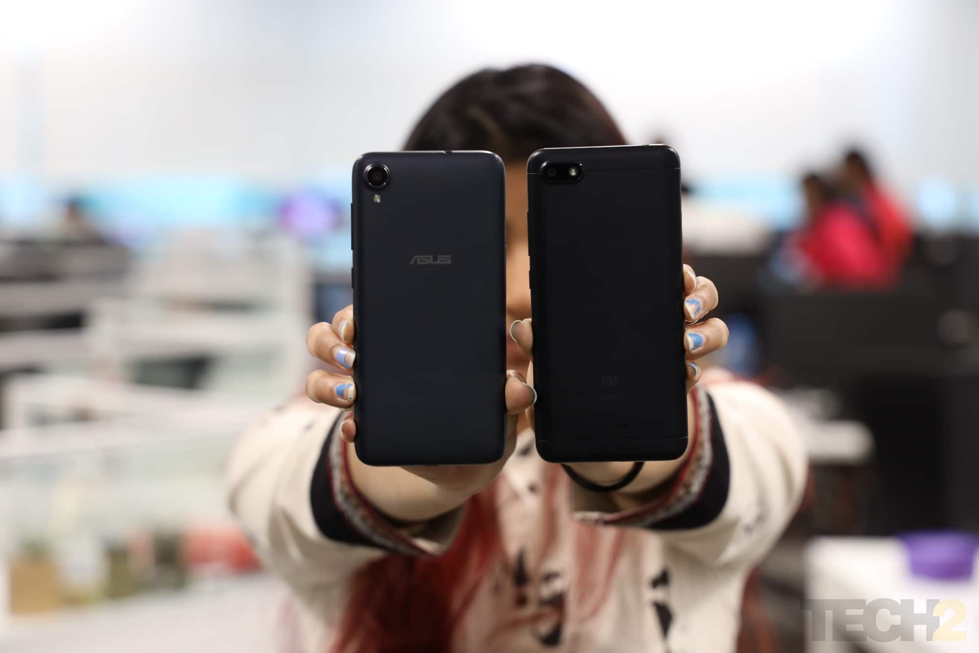 Inki pinky ponky, which phone is more amazing? Asus Zenfone Lite L1 (L) and Xiaomi Redmi 6A (R). Image: Tech2/ Prannoy Palav